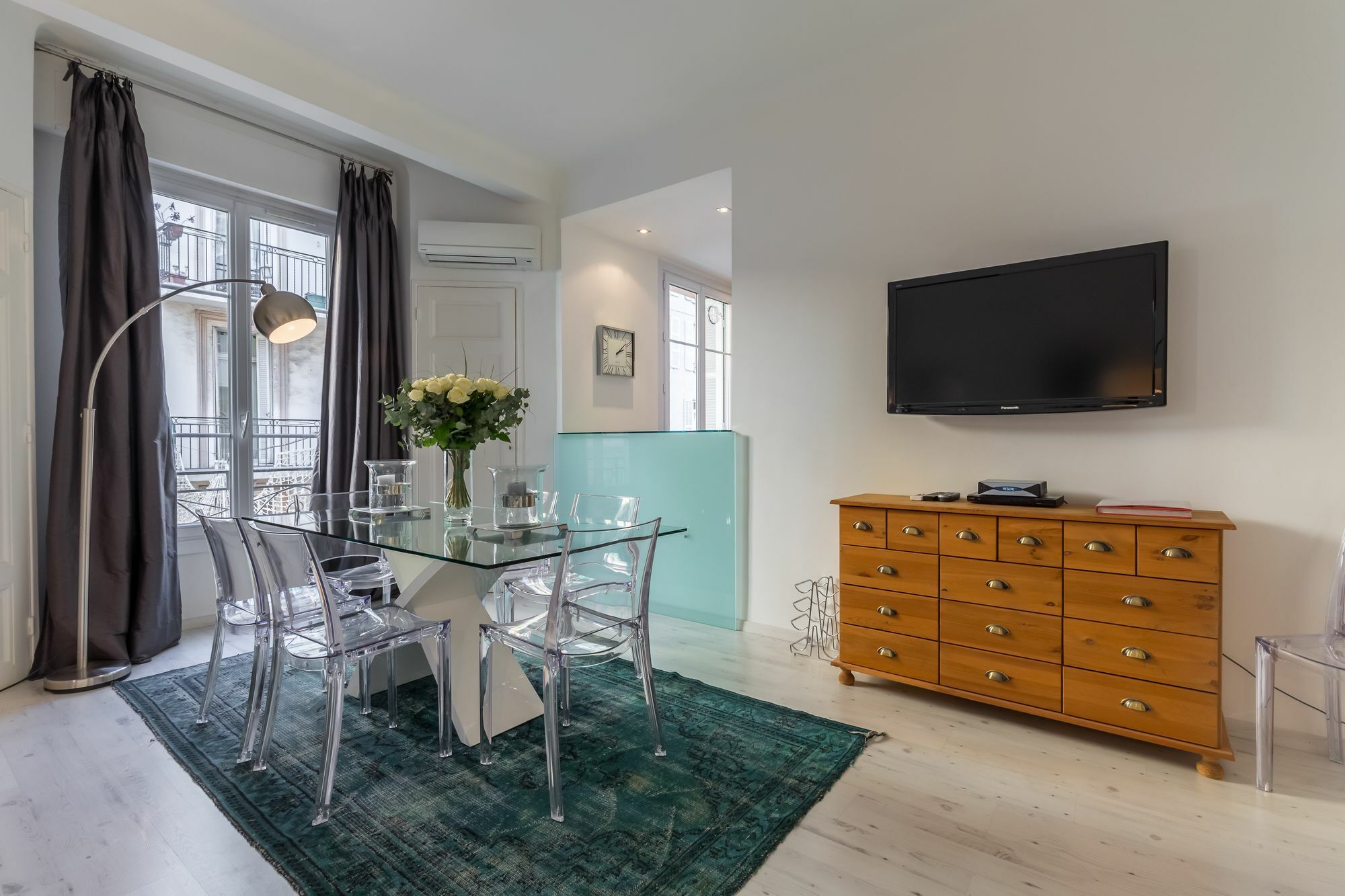 Centrally Located Modern 2 Bed Apartment In Cannes With Aircon And High Ceilings And Modern Design 696 外观 照片